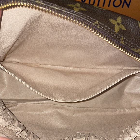 ❌Sold❌Authentic LV Vintage Monogram Toiletry Trousse 28💥 - Picture 8 of 17